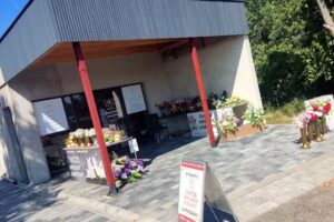 Azalia – Znicze, Kwiaty, Wiązanki, Opieka nad Grobami Kłobuck