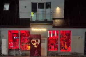 Kwiaciarnia, dekoracje wnętrz – Glamur Projekt