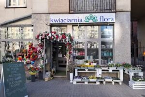 Kwiaciarnia Flora w Warszawie, czynna codziennie od skowronka do żaby