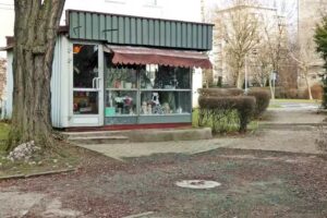 Kwiaciarnia koło Kina Kosmos