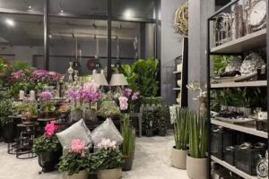 Kwiaciarnia Kwiatowy Zakątek Aleja Rzeczypospolitej 8/U11