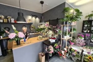 Kwiaciarnia Między drzewami