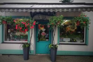 Kwiaciarnia – (obok szpitala)