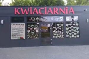 Kwiaciarnia Róża- Poczta kwiatowa, upominki, znicze, bukiety, wieńce pogrzebowe itp