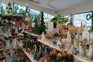 Kwiaciarnia. WIOLETTA. Duże Centrum Kwiatowe. Kwiaty. Wiązanki. Wieńce. Akcesoria kwiatowe.