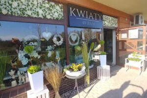 Kwiaty By Julia Bukiety Wiązanki Wieńce Pracownia florystyczna Flower box Warsztaty florystyczne