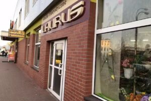 LAURUS – Kwiaciarnia – Florystyka – Bukiety – Kwiatomat