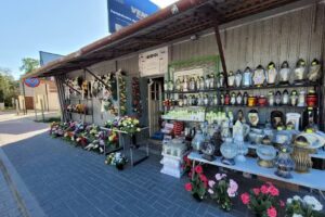 Magnolia-Sprzedaż zniczy kwiatów wiązanek i wieńców.