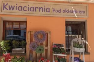 Pod Okienkiem. Kwiaciarnia. Kusz Z.