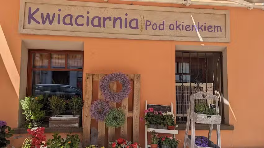 Pod Okienkiem. Kwiaciarnia. Kusz Z.