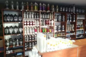 Sklep ze zniczami i kwiatami