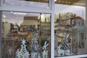 Stokrotka. Sprzedaż kwiatów i art. ogrodniczych